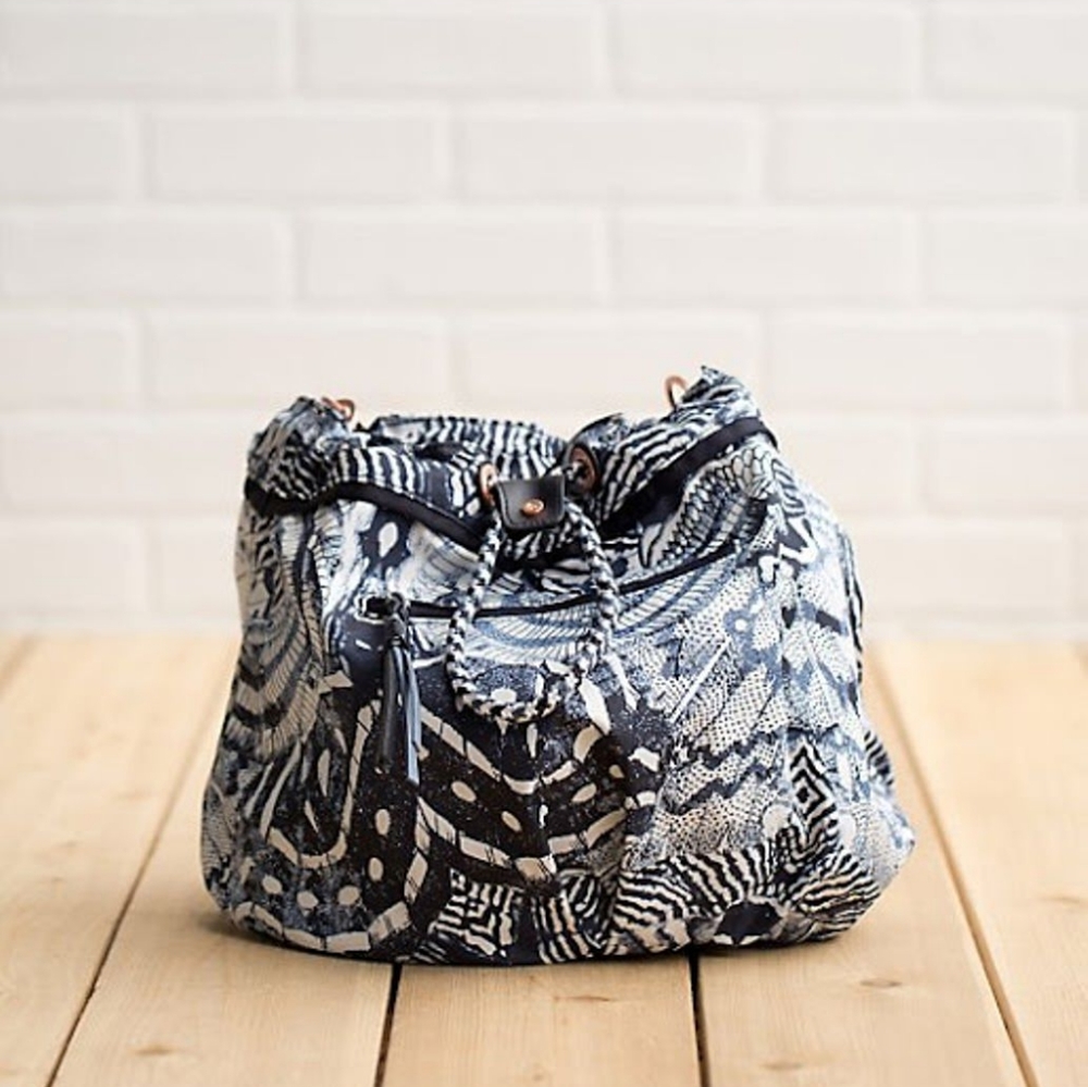Lululemon Wonderlust Diversity Bag